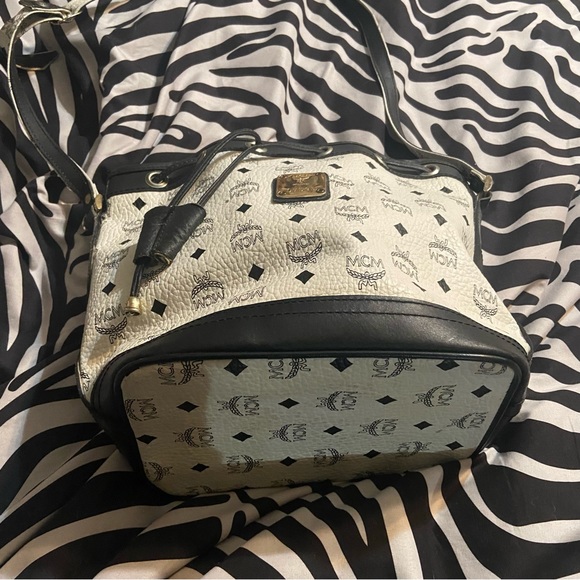MCM drawstring bucket bag crossbody - Picture 2 of 8